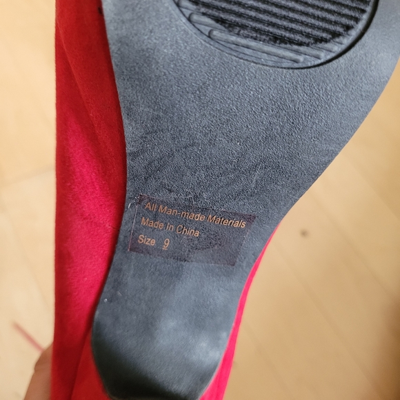 Red Suede Heels, Size 9 - Picture 5 of 7